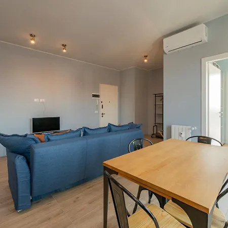 New Two-room A Stone's Throw From The M3 Metro Apartament *